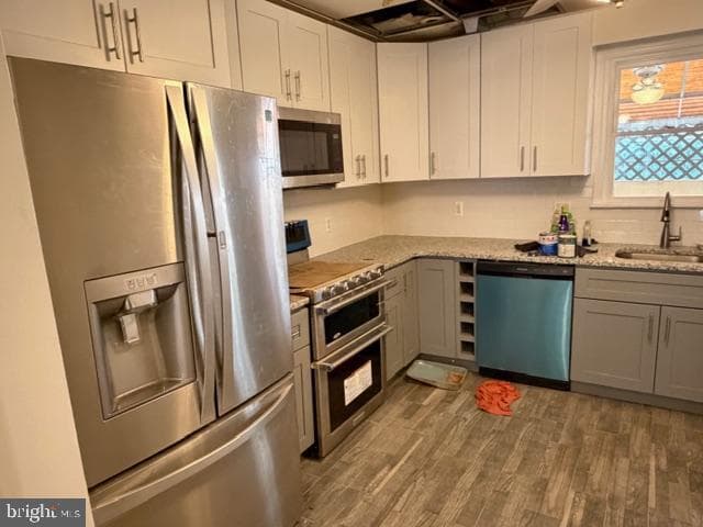2424 S Sartain Street photo 4