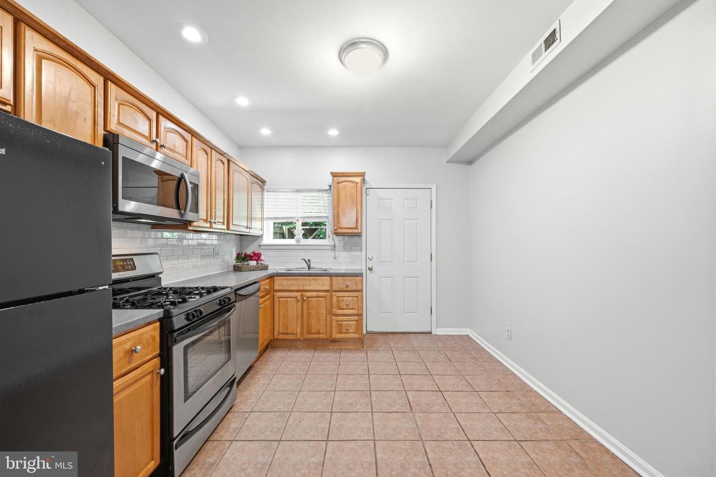 928 N. Bambrey photo 13