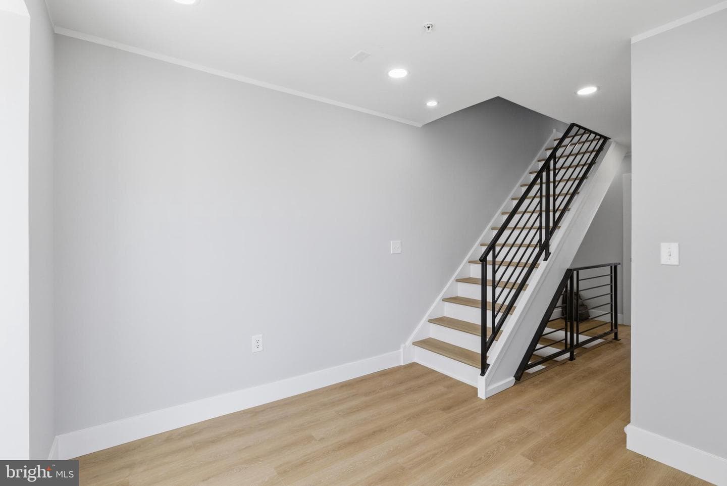 1511 W Flora Street photo 27