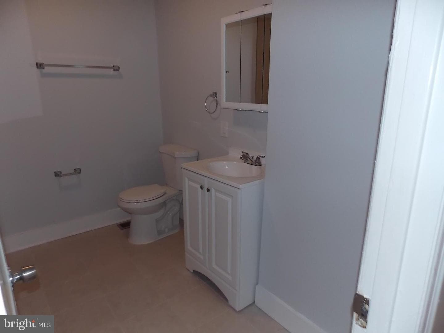 3216 N Dover Street photo 11