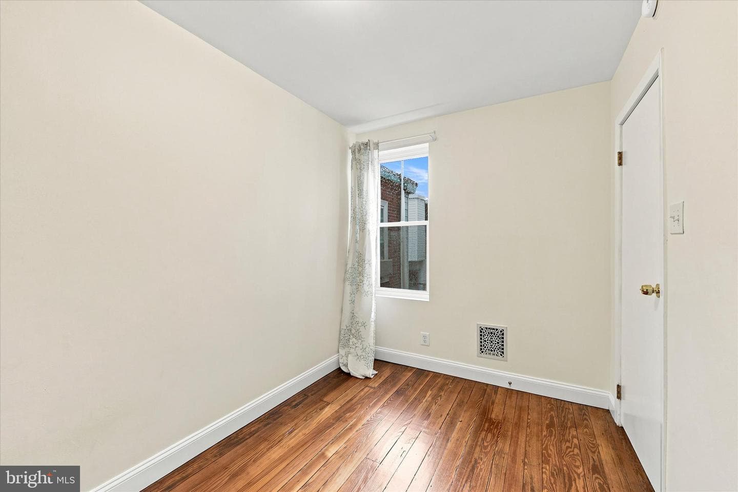627 Miller Street photo 10