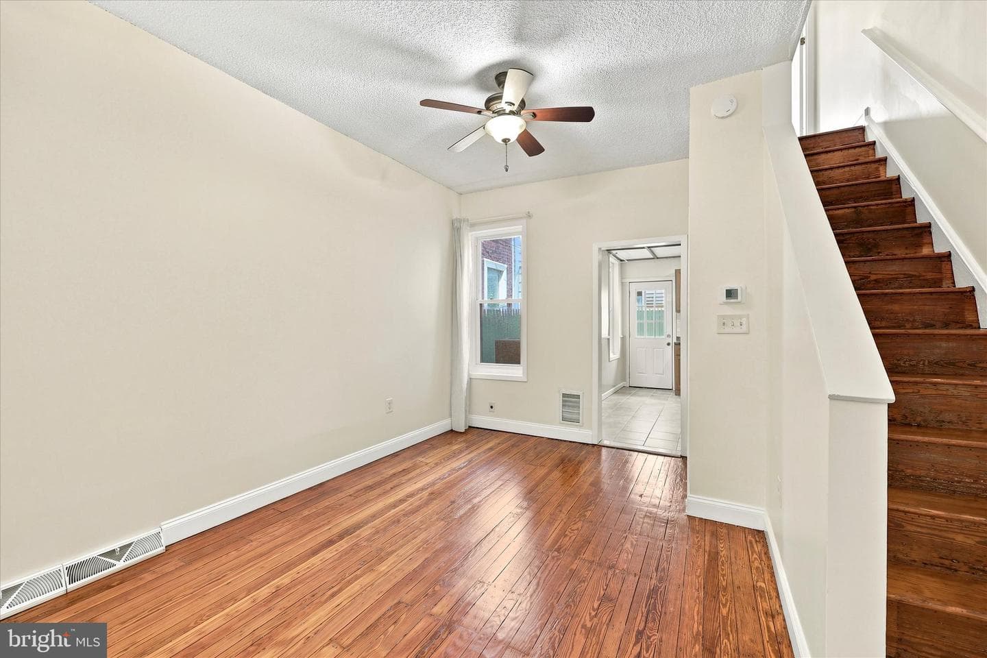 627 Miller Street photo 20