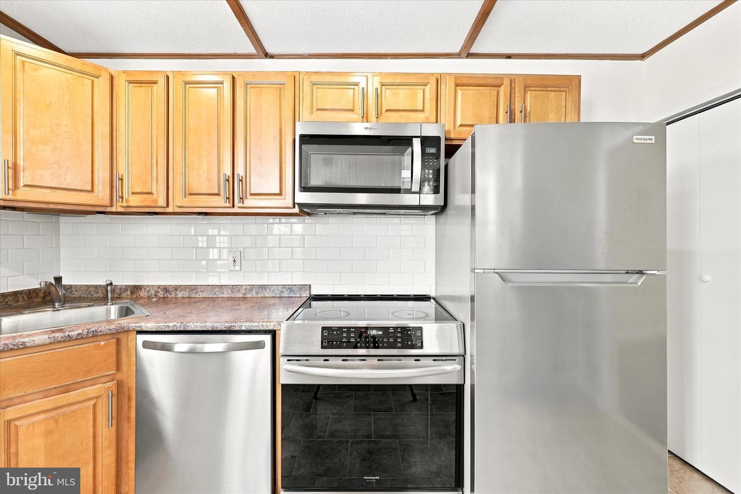 627 Miller Street photo 27