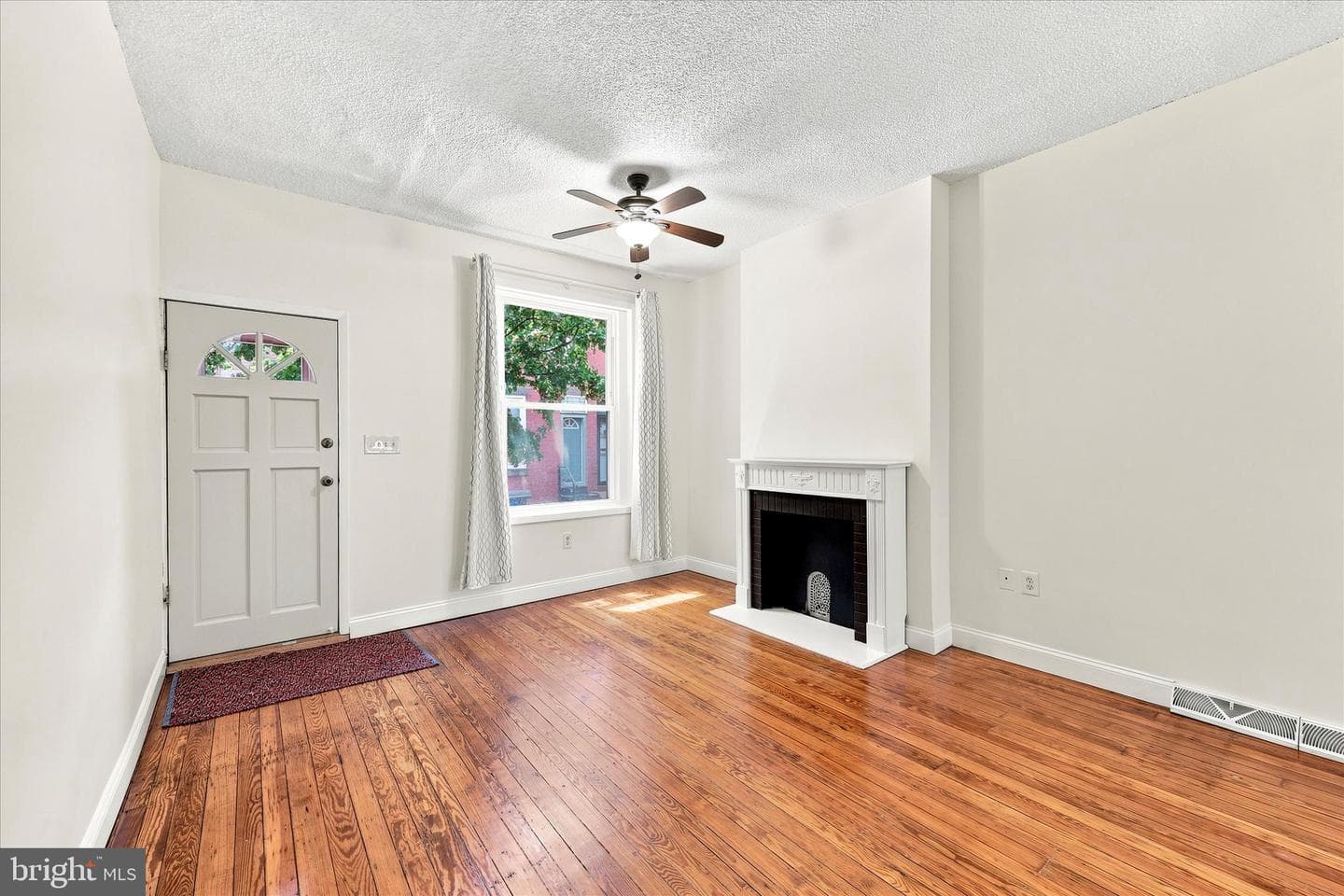 627 Miller Street photo 3