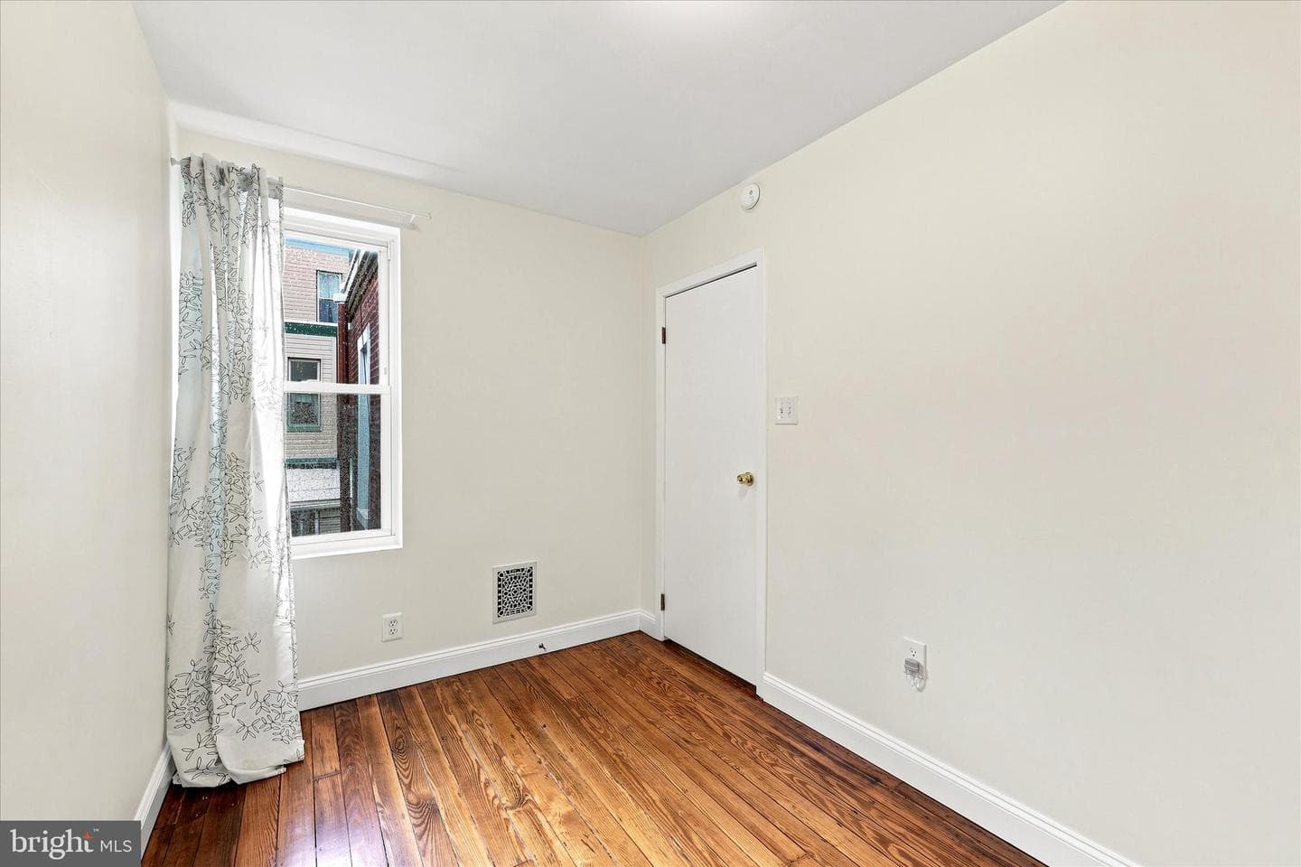 627 Miller Street photo 32