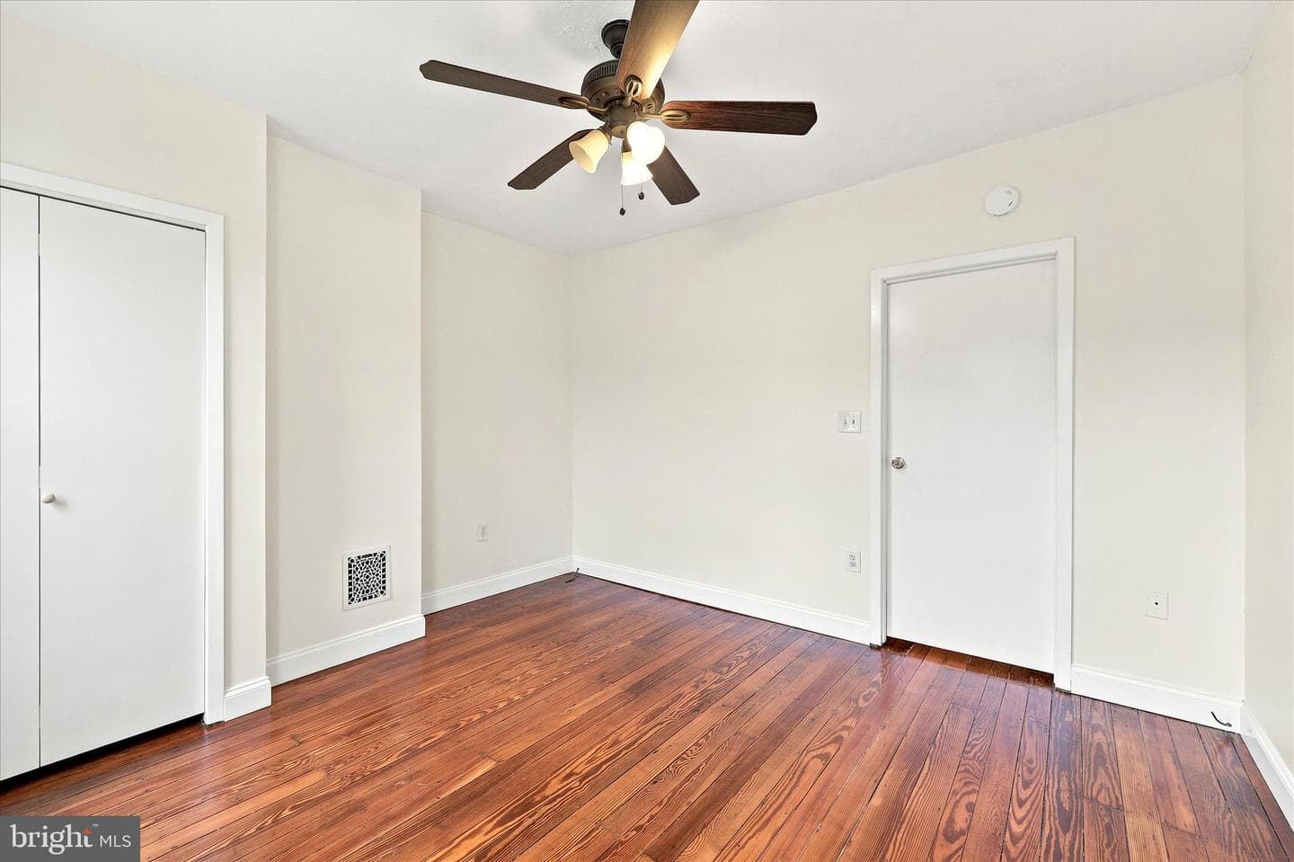 627 Miller Street photo 34