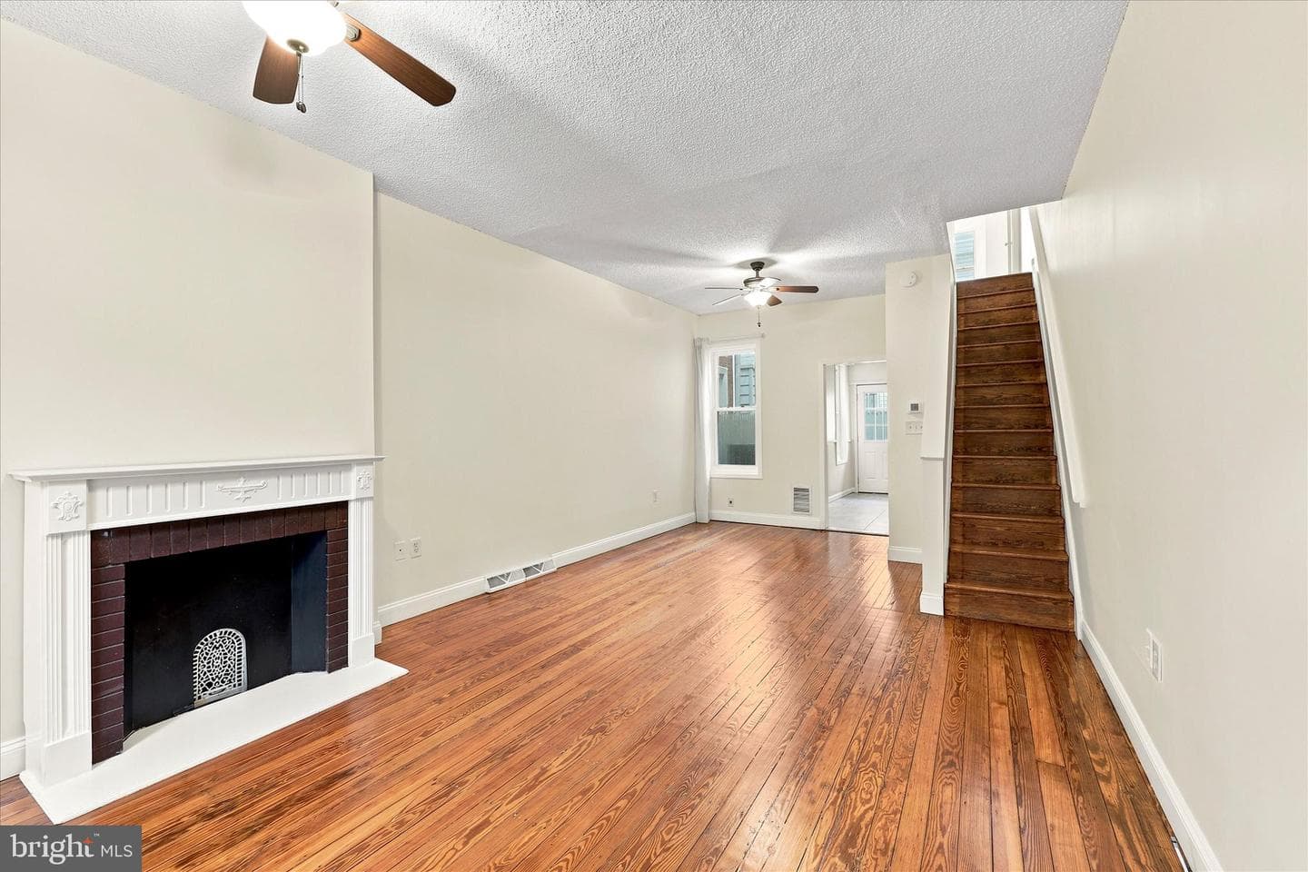 627 Miller Street photo 4