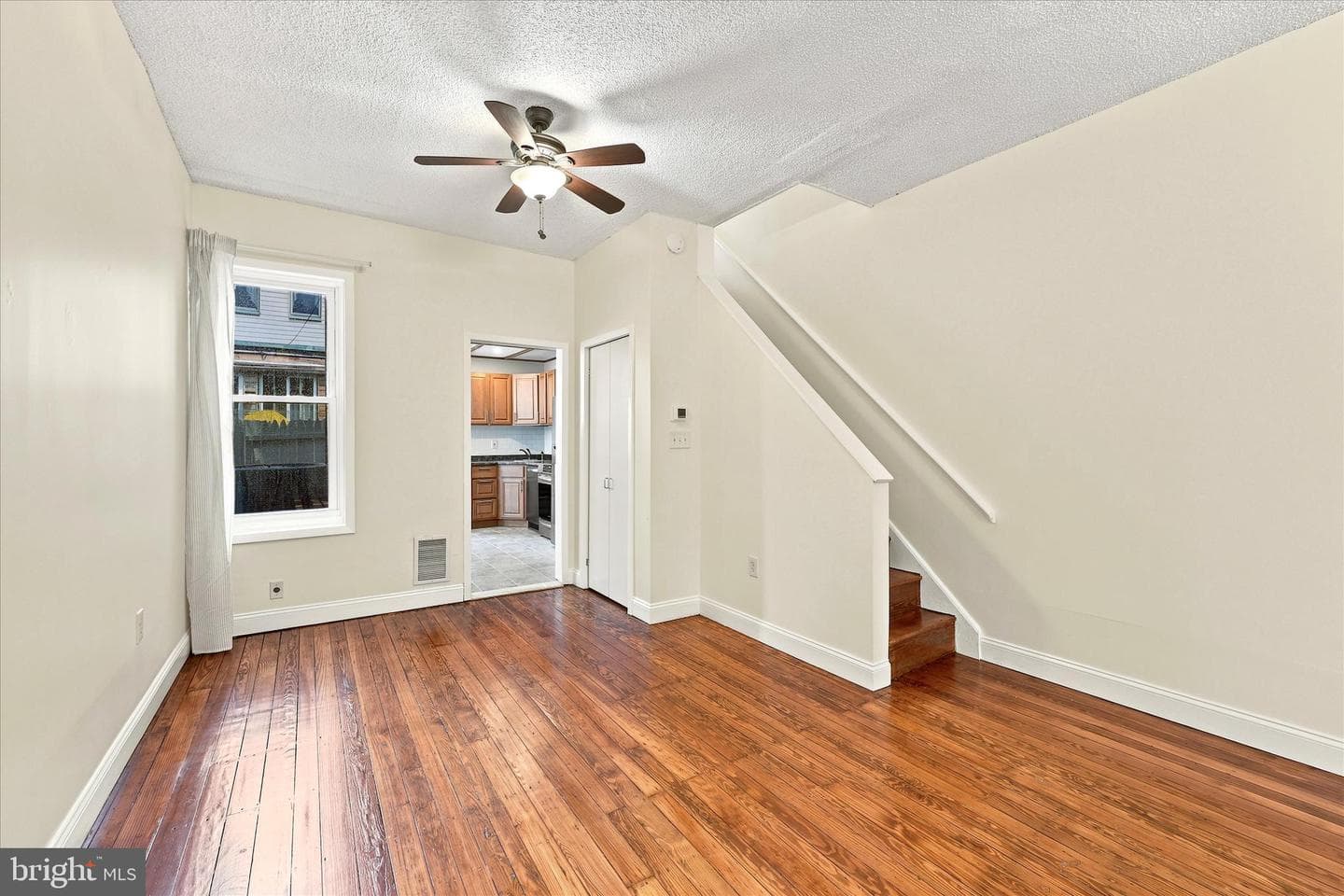 627 Miller Street photo 5