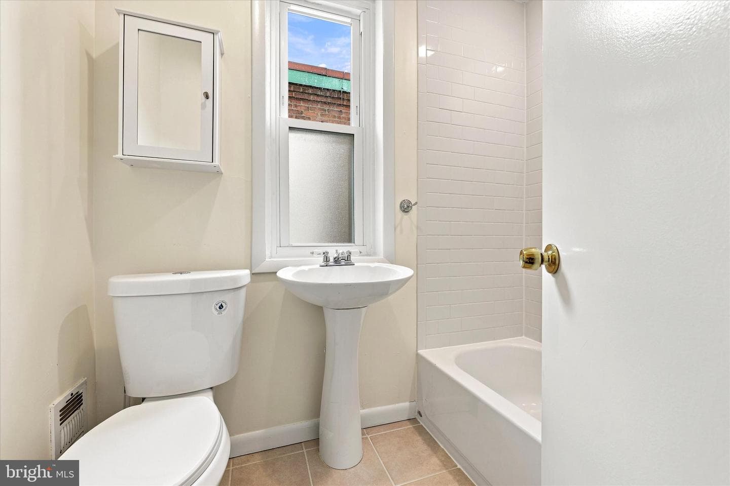 627 Miller Street photo 8