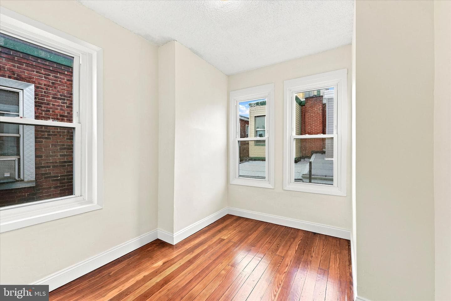 627 Miller Street photo 9