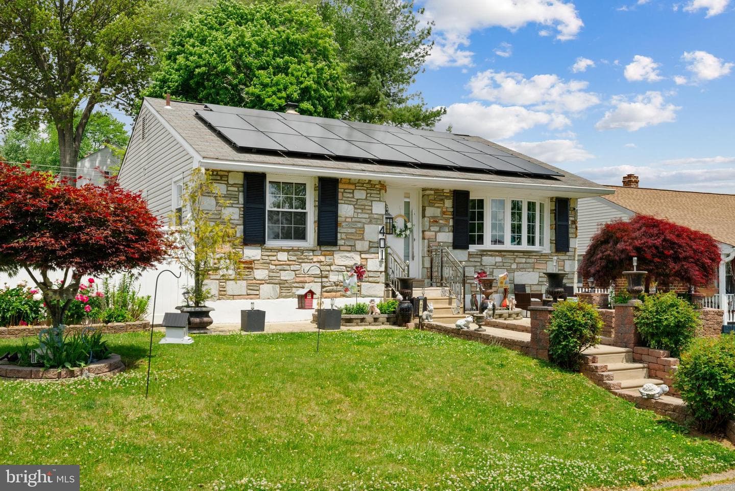401 Maple Avenue photo 2