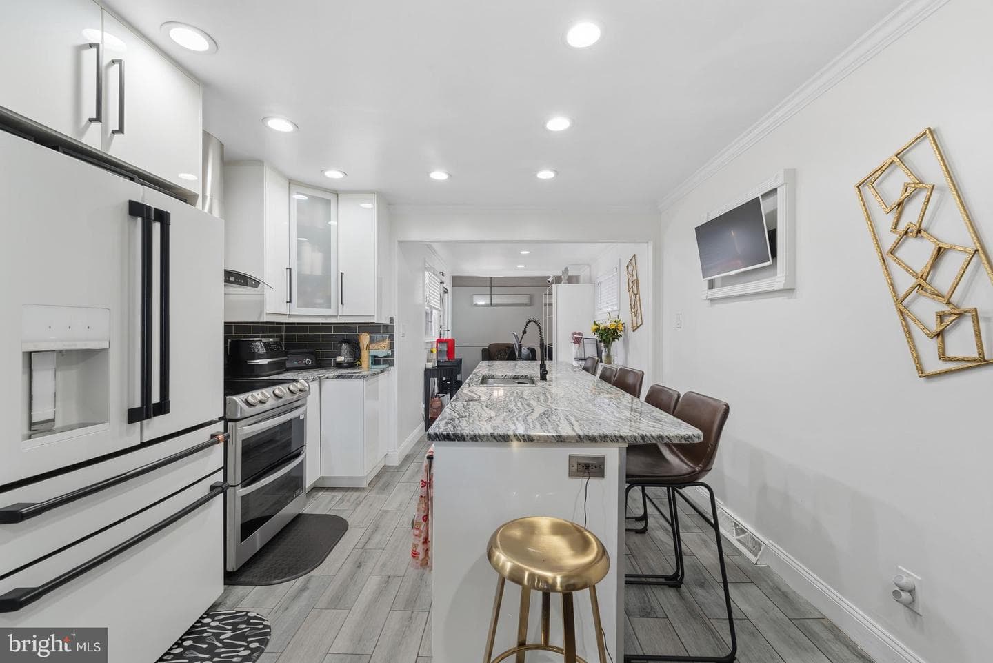 401 Maple Avenue photo 4