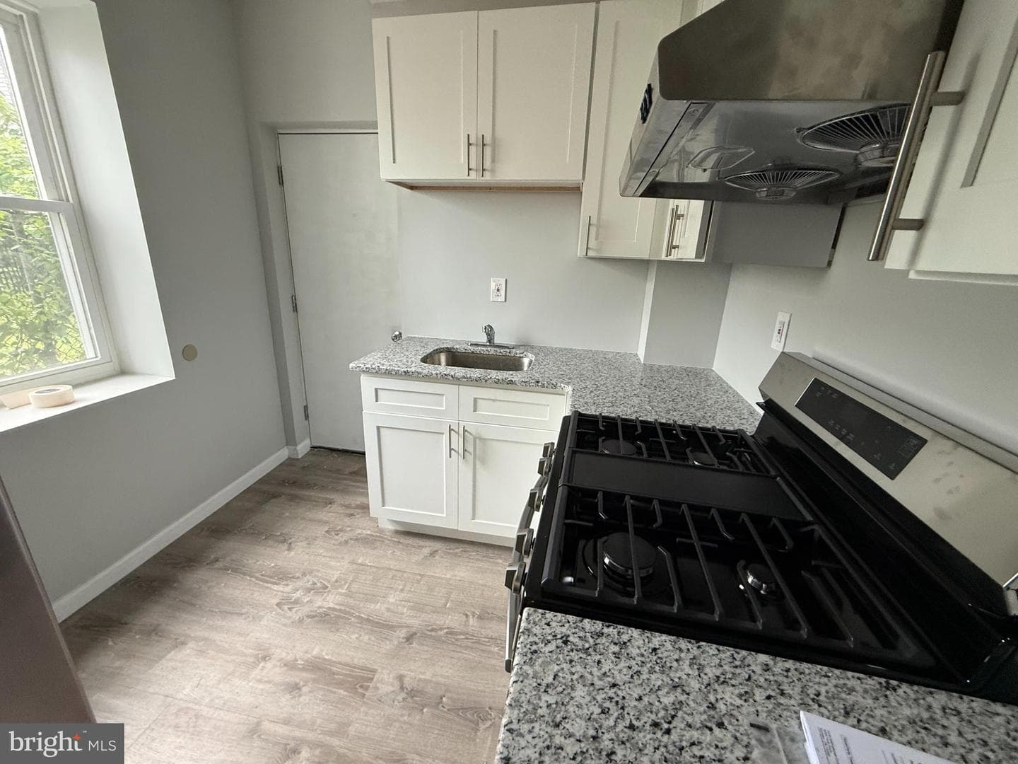 2447 Ingersoll Street photo 6