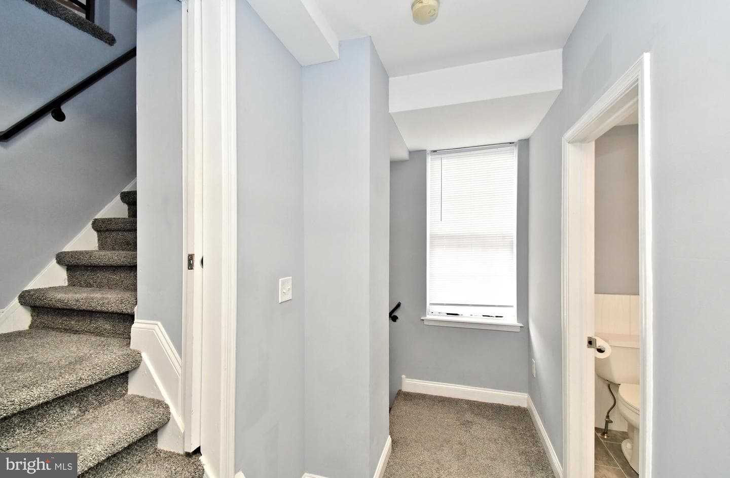 260 Roxborough Avenue photo 31
