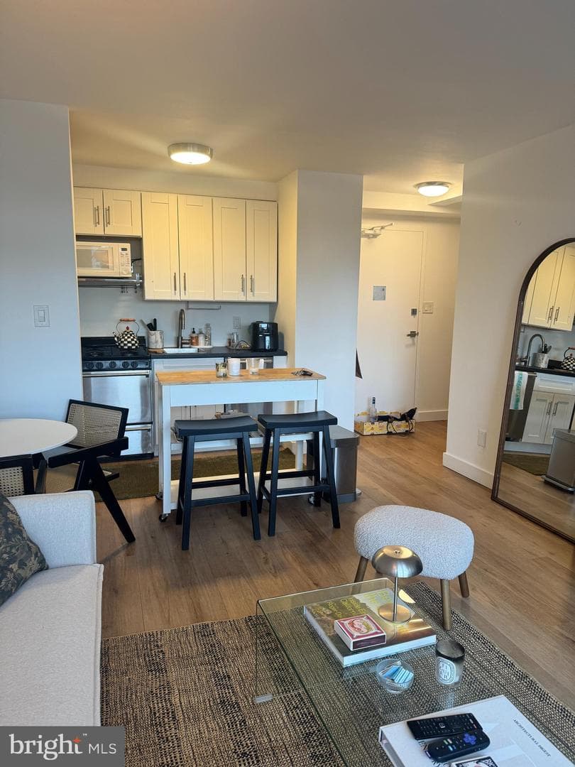 1806 Rittenhouse Square #606 photo 3