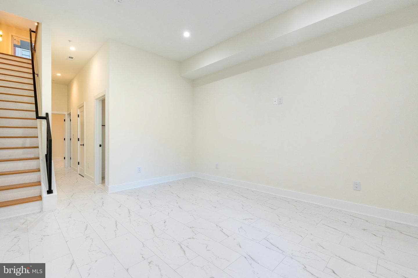 4748 Sheldon Street photo 16