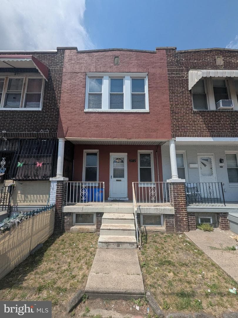 2052 Margaret Street photo 9