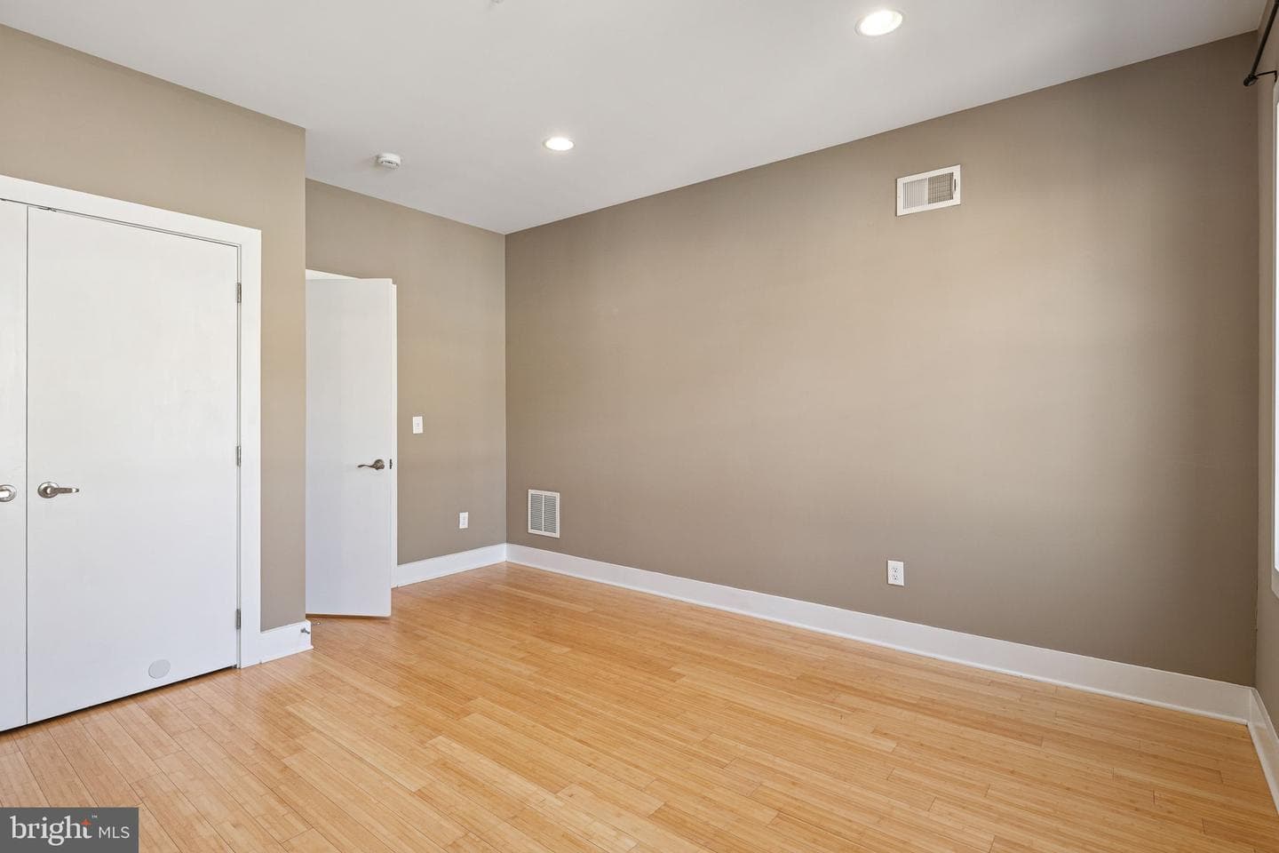 2020 Trenton Avenue photo 15