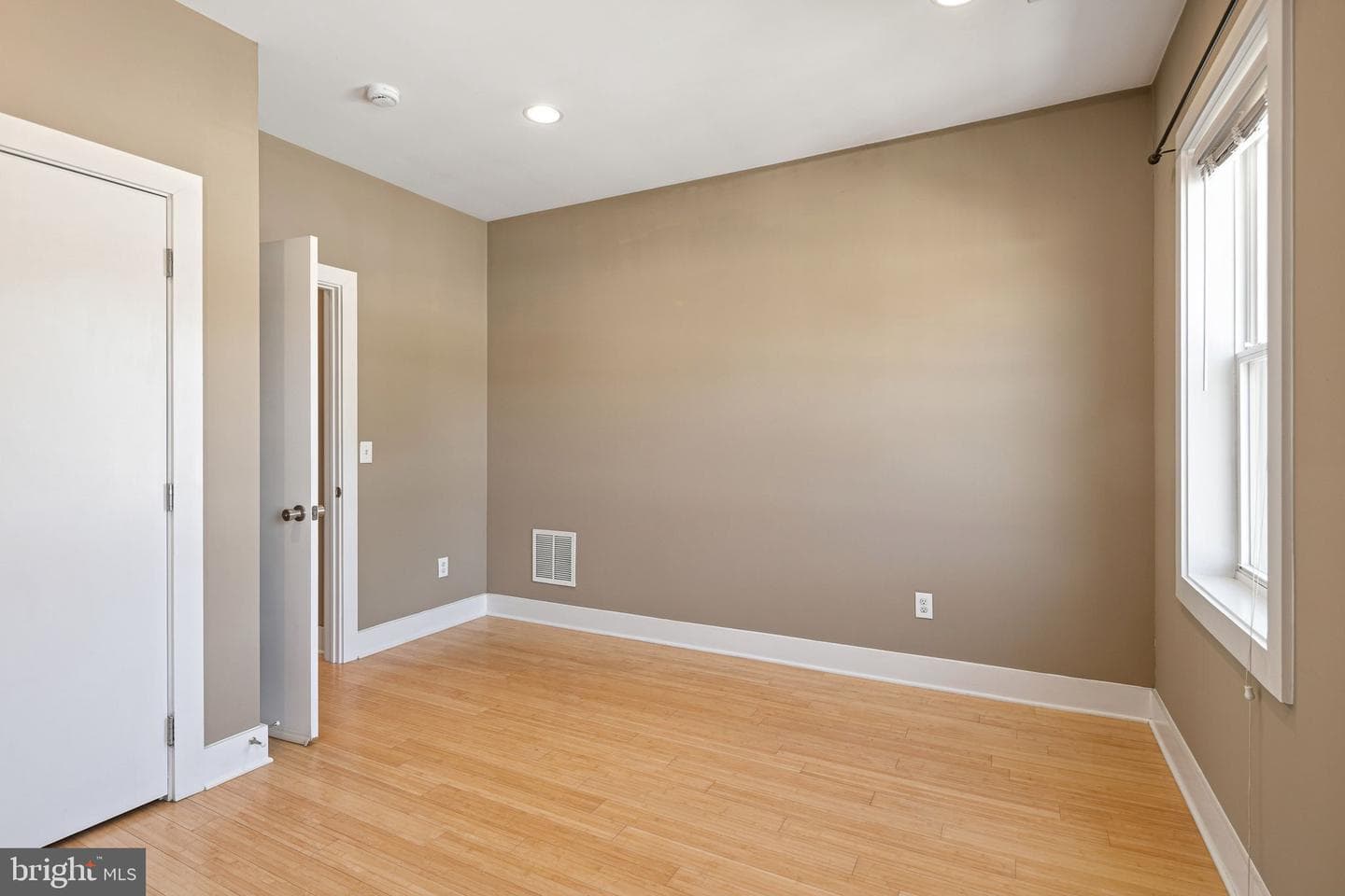 2020 Trenton Avenue photo 23