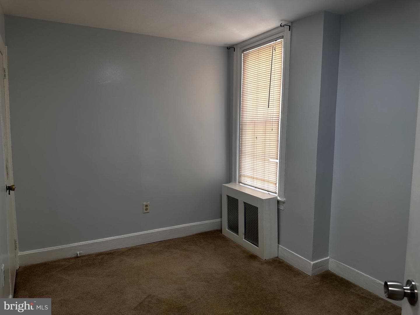 574 E Cheltenham Avenue photo 9