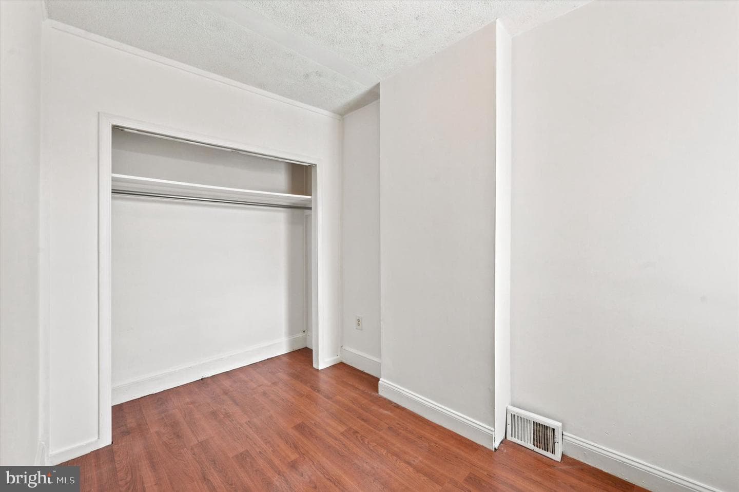 102 E Huntingdon Street photo 16