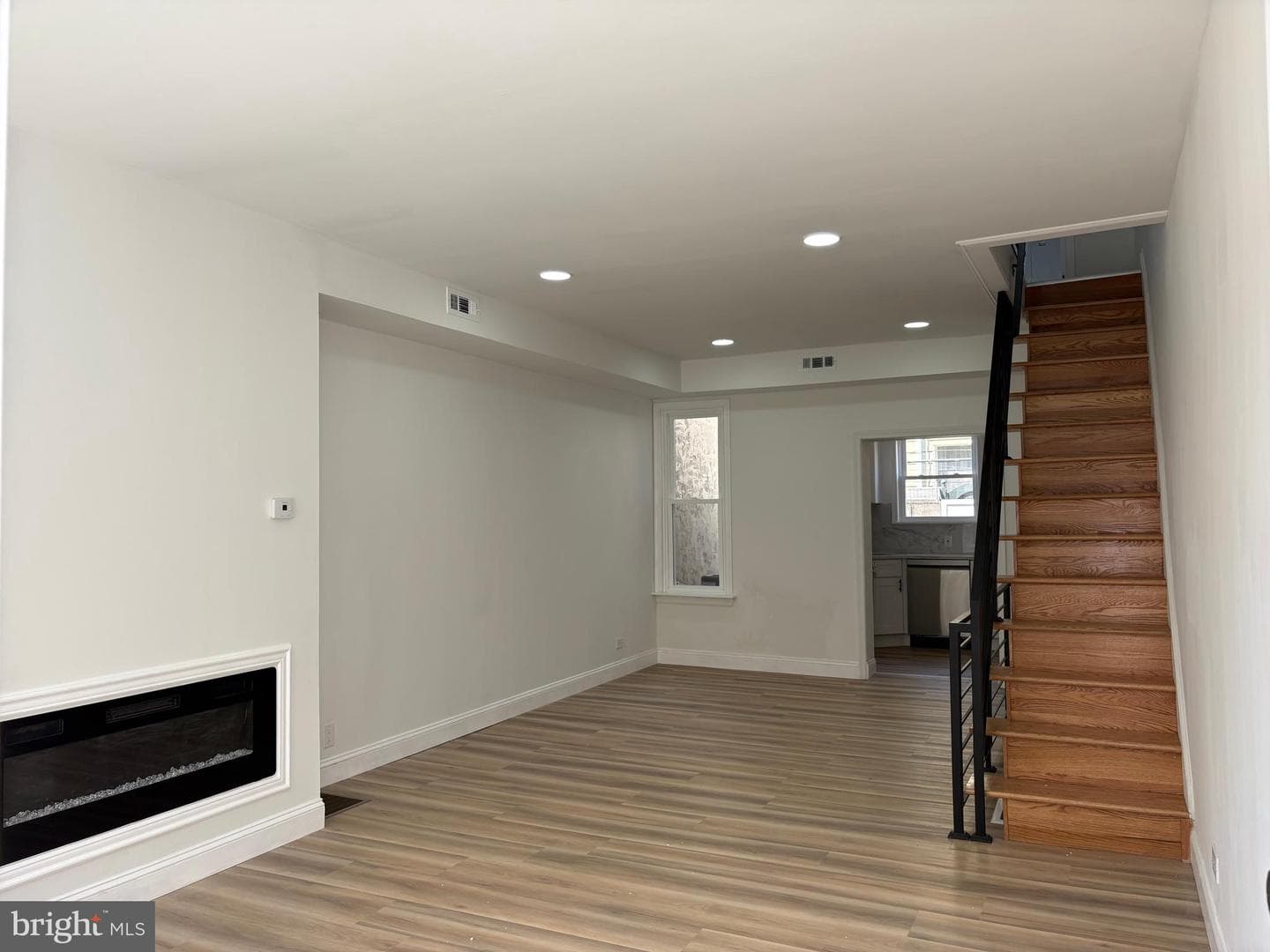 1119 Winton Street photo 3