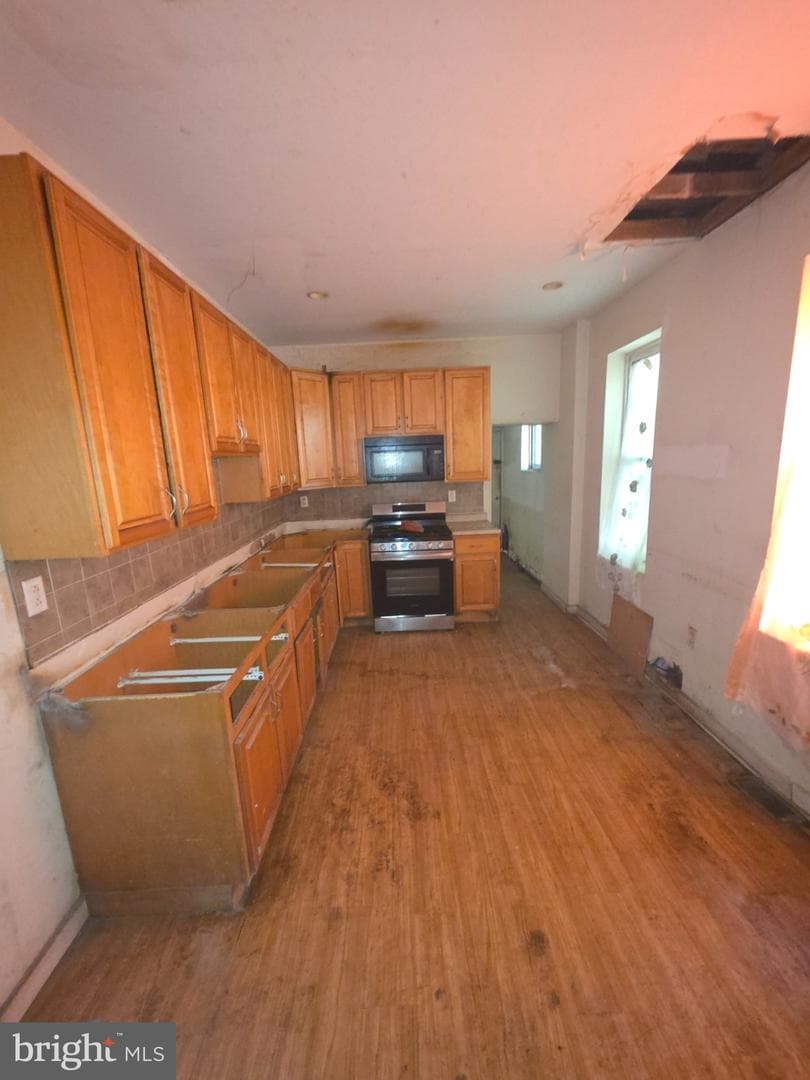 1850 E Orleans photo 10
