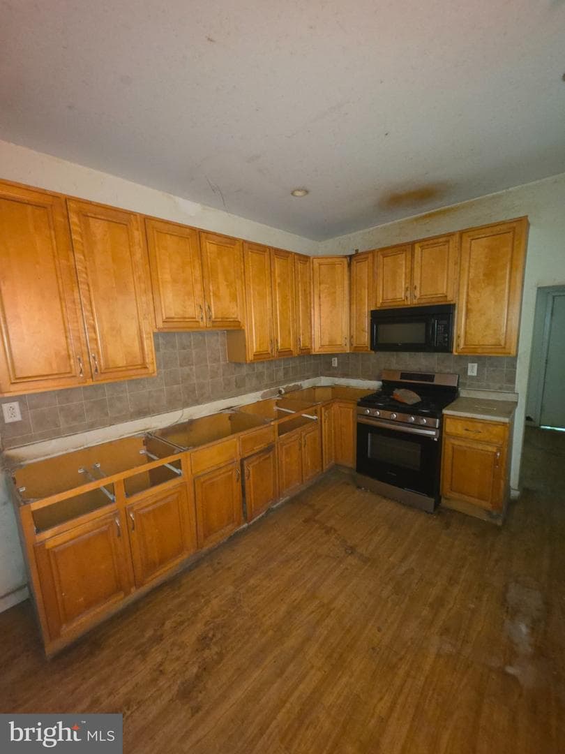 1850 E Orleans photo 11