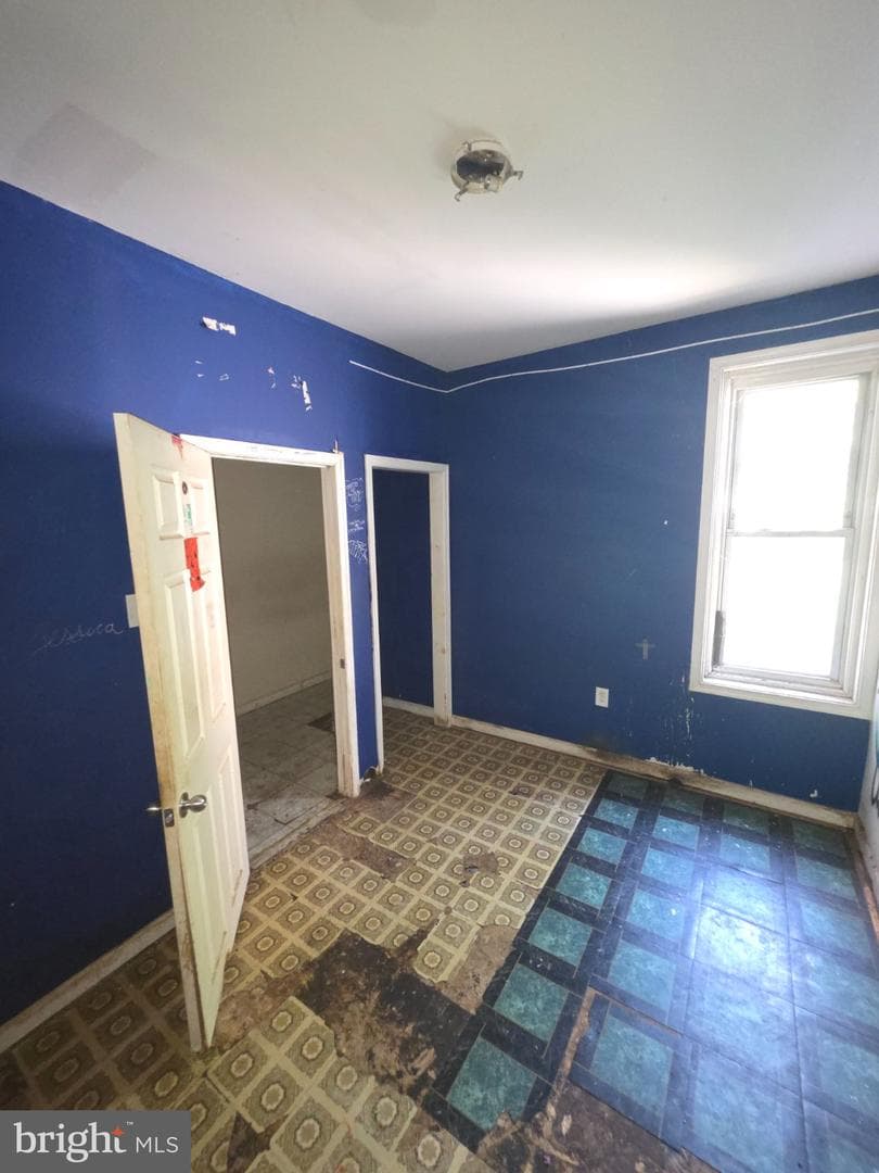 1850 E Orleans photo 27