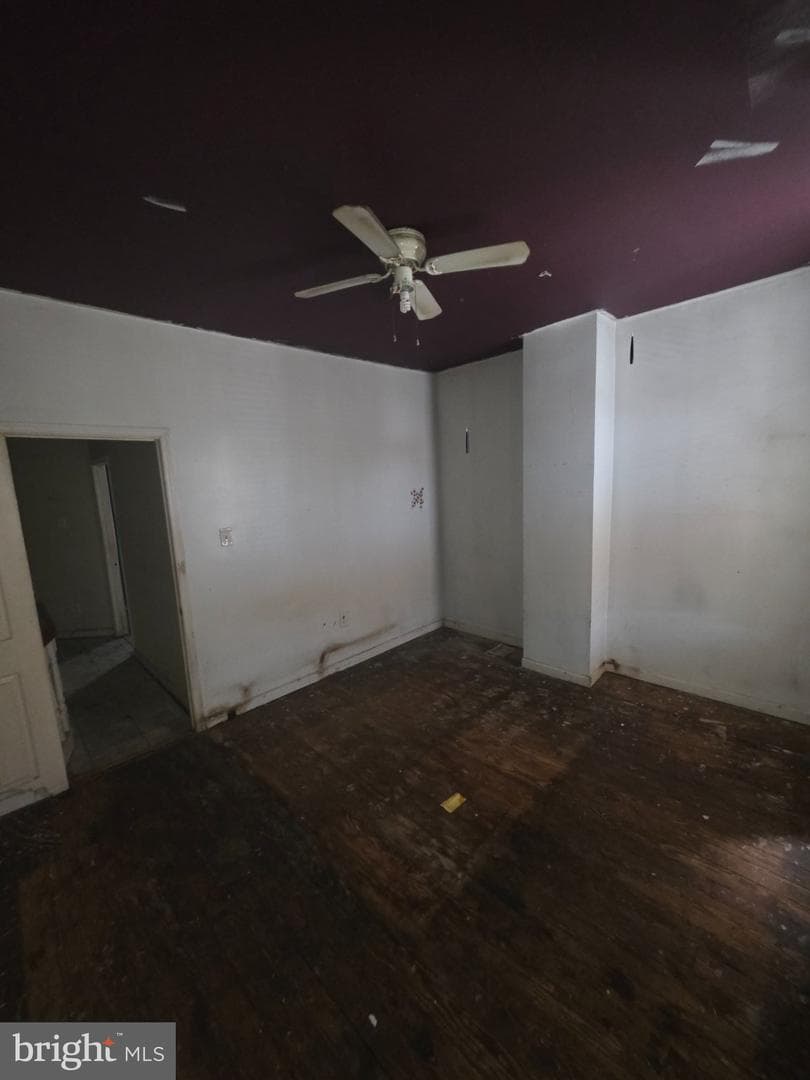 1850 E Orleans photo 29