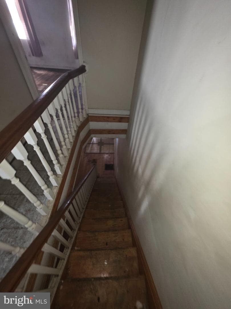 1850 E Orleans photo 32
