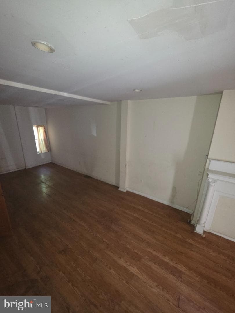 1850 E Orleans photo 33