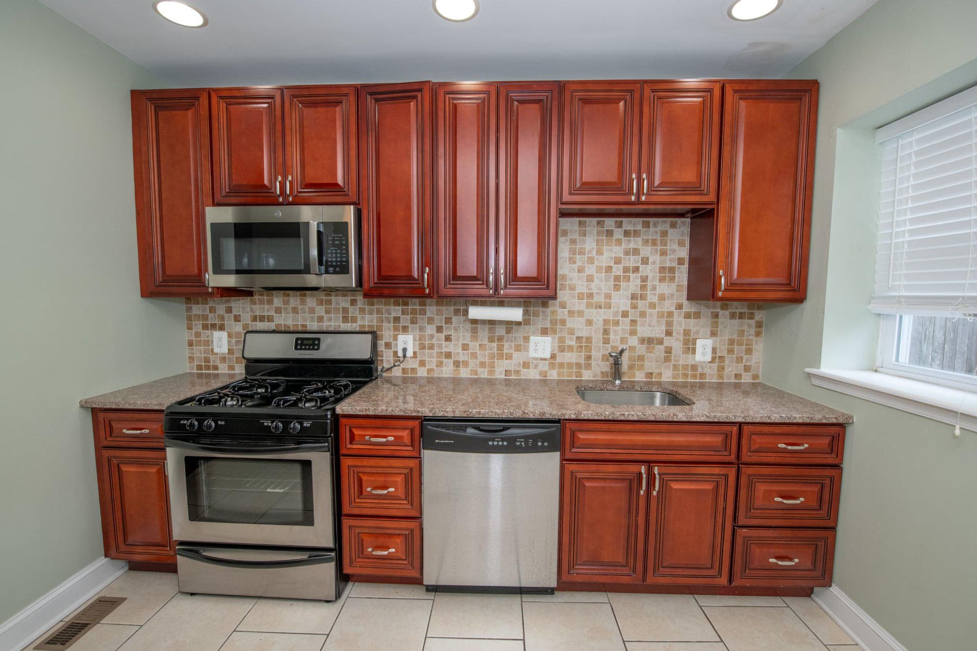 3421 Crawford Street photo 9