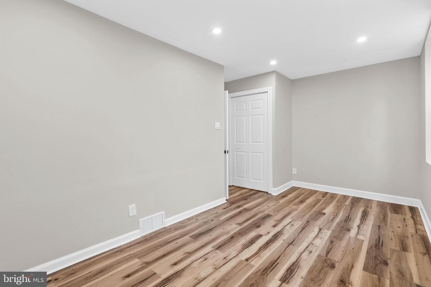 1908 N Croskey Street photo 21