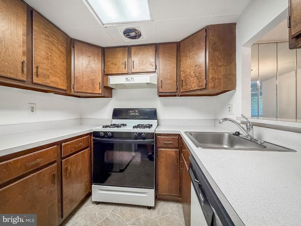 17205 Delaire Landing Road #205 photo 17