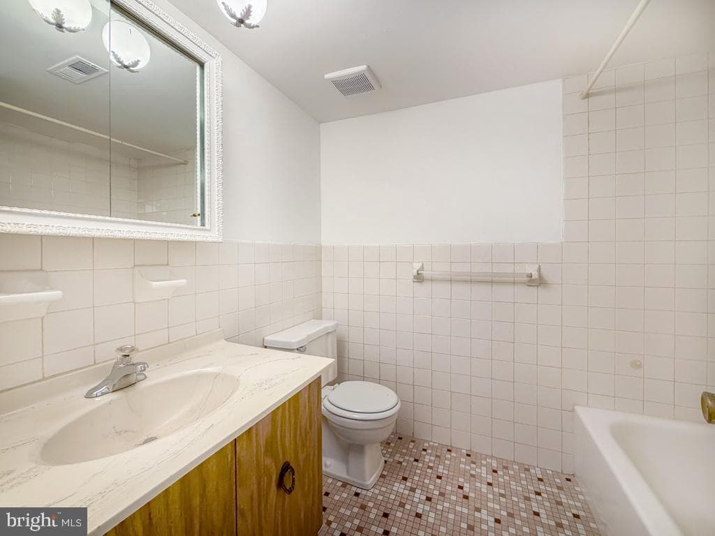 17205 Delaire Landing Road #205 photo 19