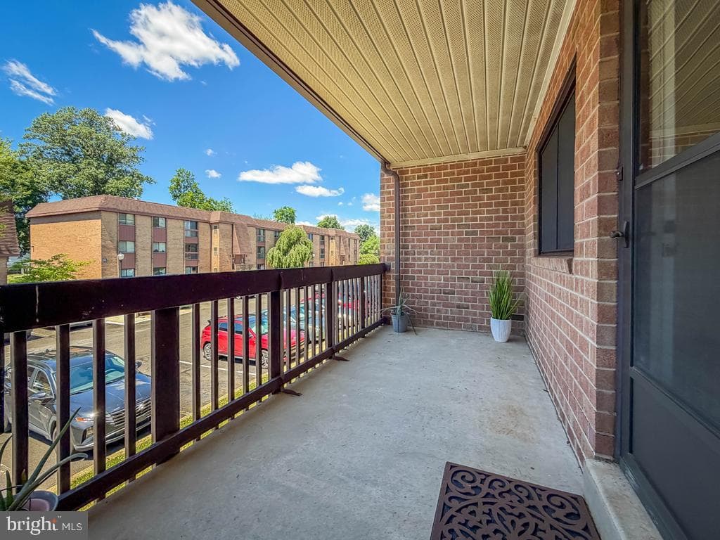 17205 Delaire Landing Road #205 photo 5