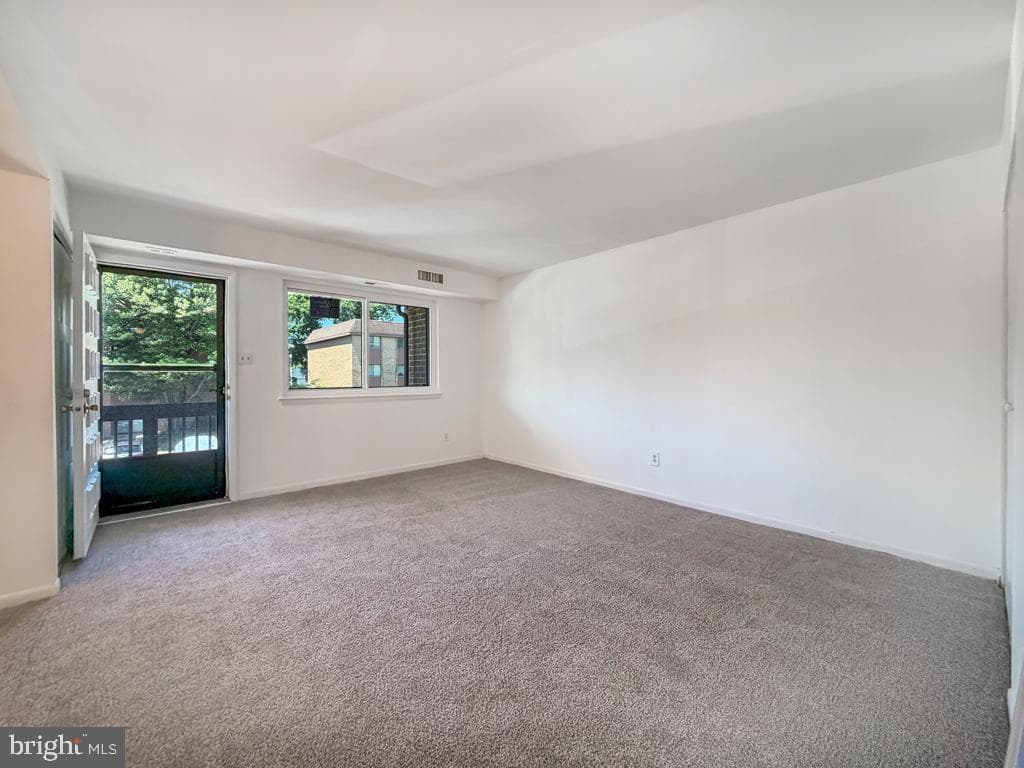 17205 Delaire Landing Road #205 photo 8