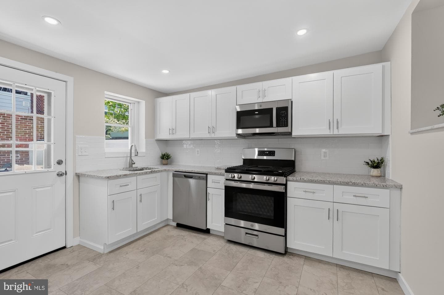 608 Clymer Street photo 6