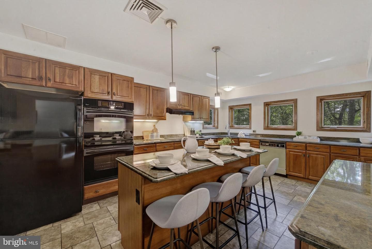 733 Cornelia Place photo 15