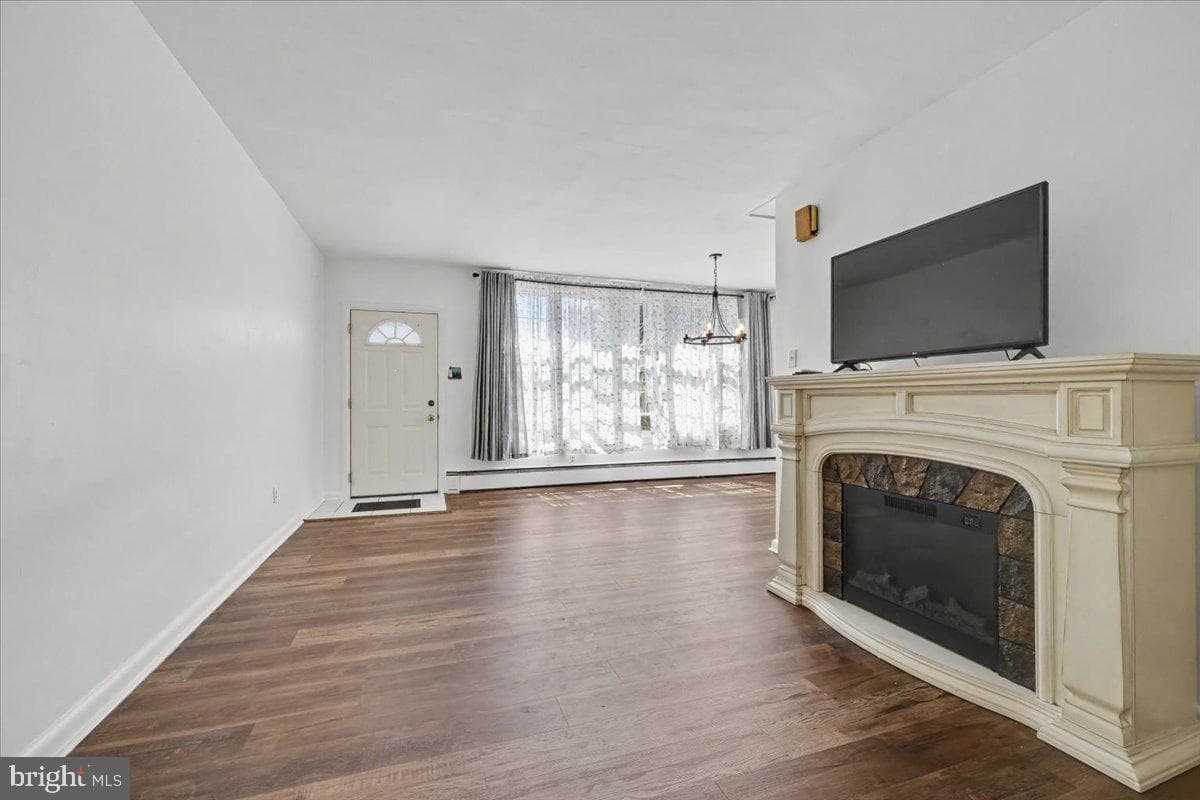 8512 Frontenac Street photo 10