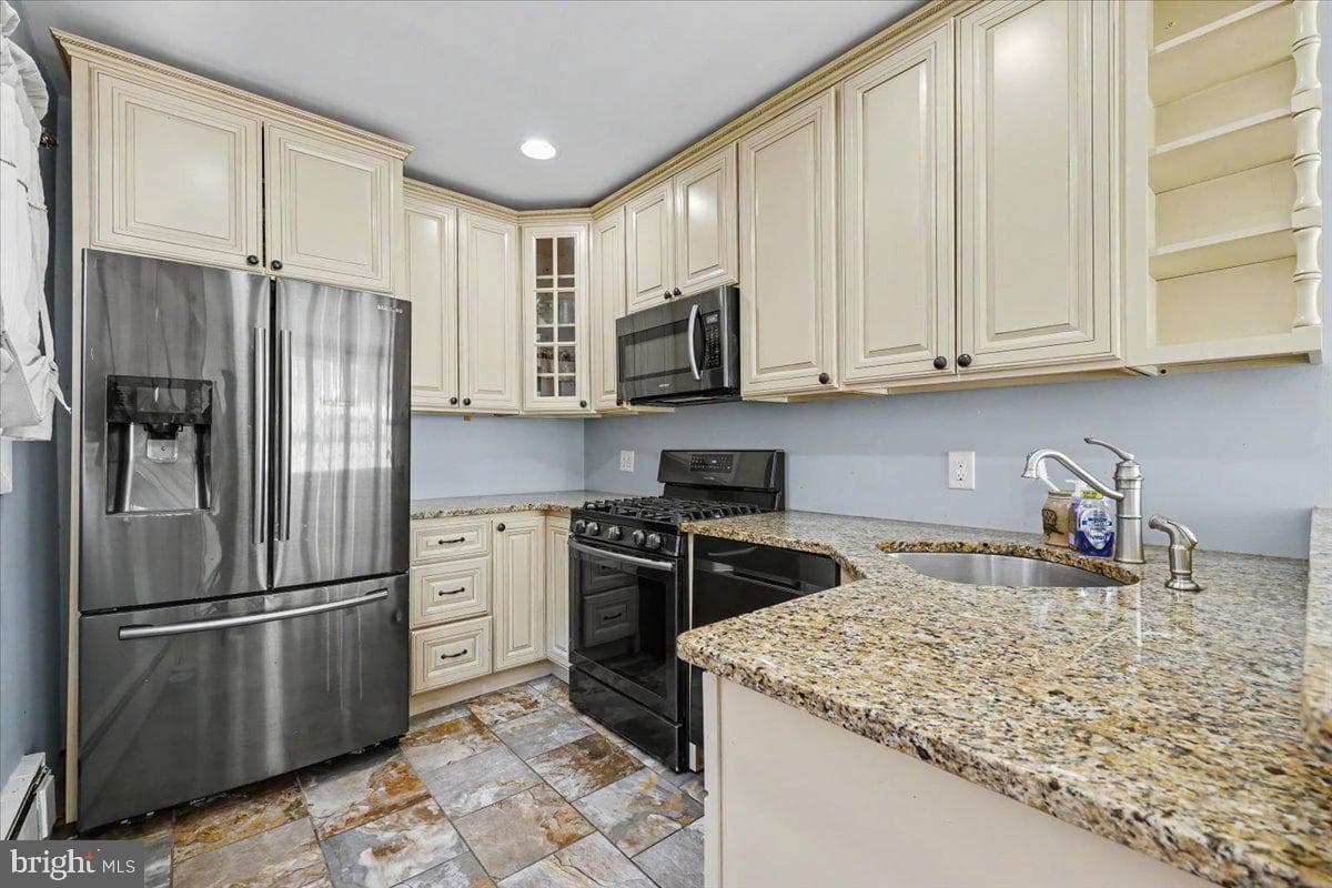 8512 Frontenac Street photo 6