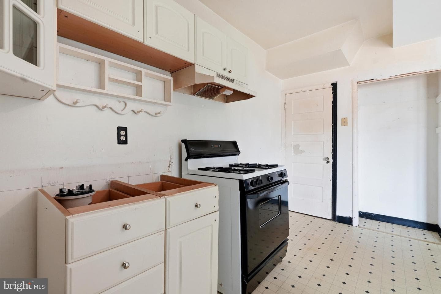7010 W Passyunk Avenue photo 9