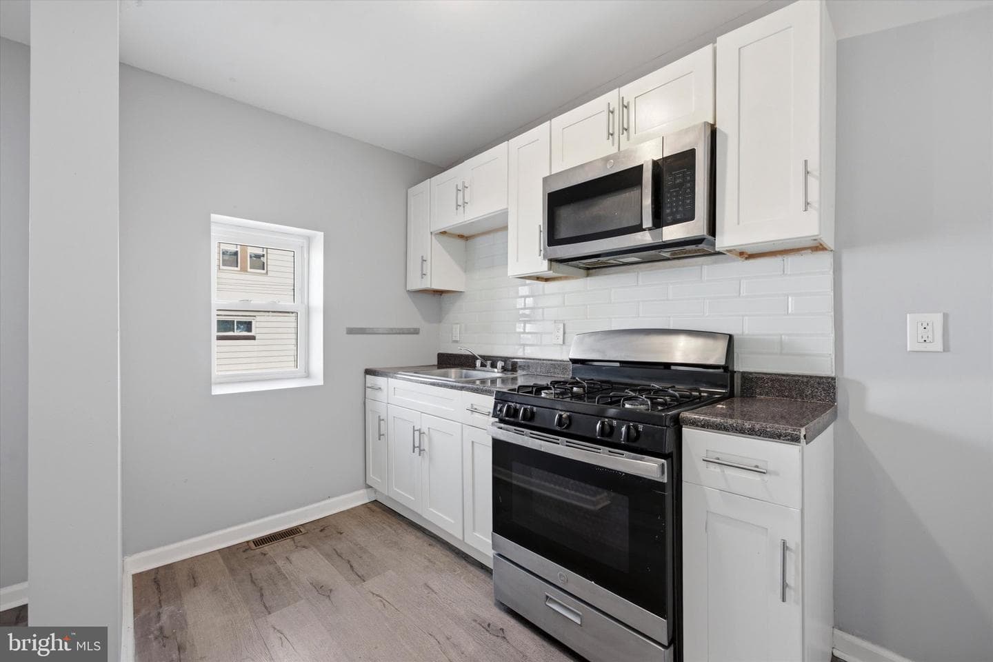 5439 Windsor Street photo 13