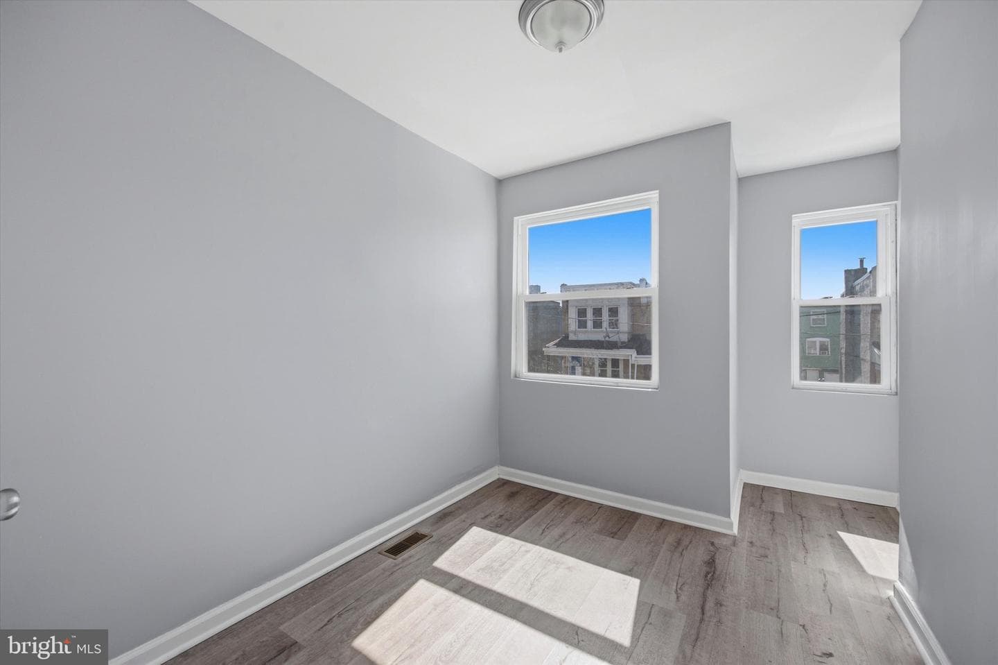 5439 Windsor Street photo 15