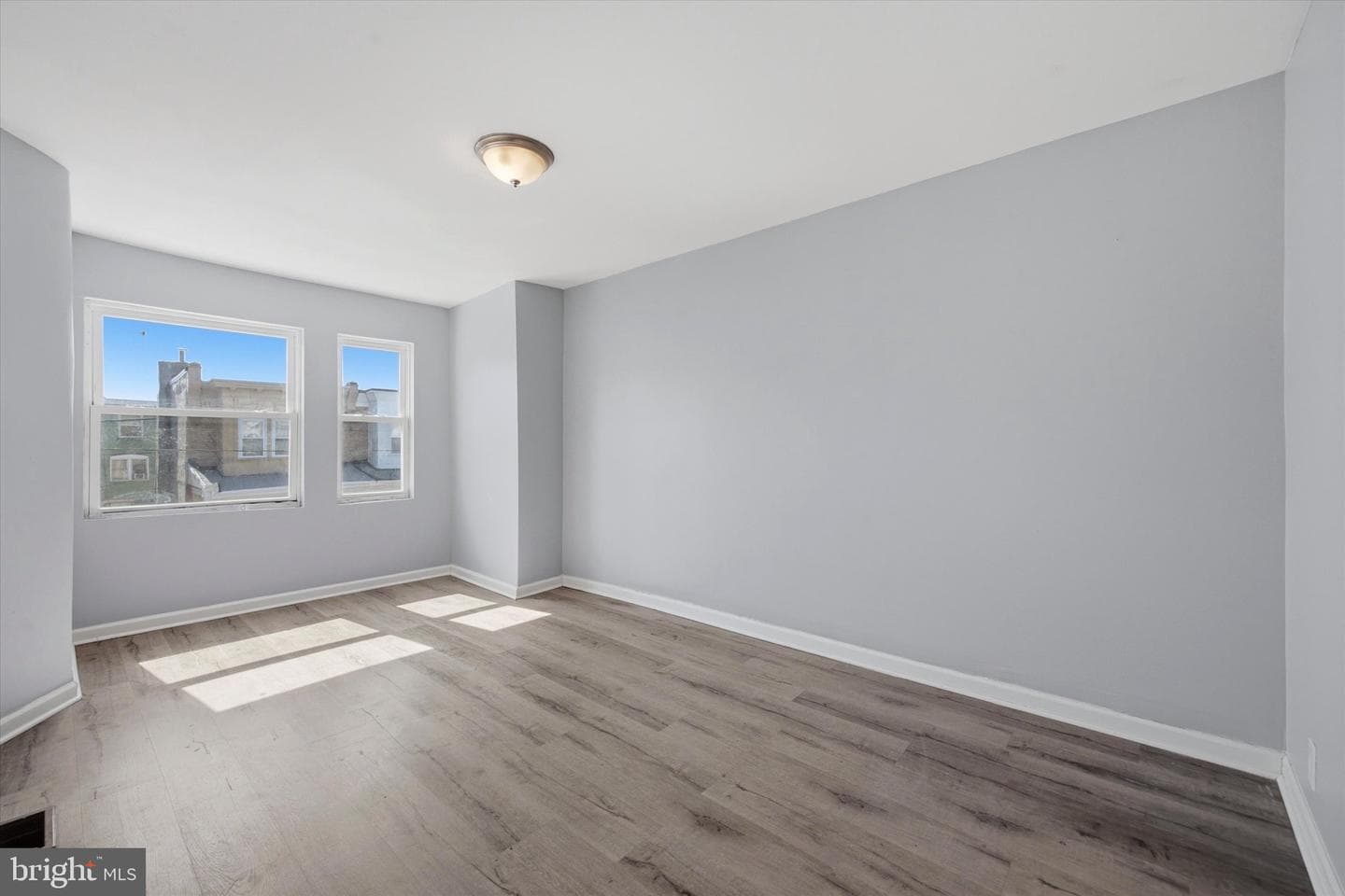 5439 Windsor Street photo 18