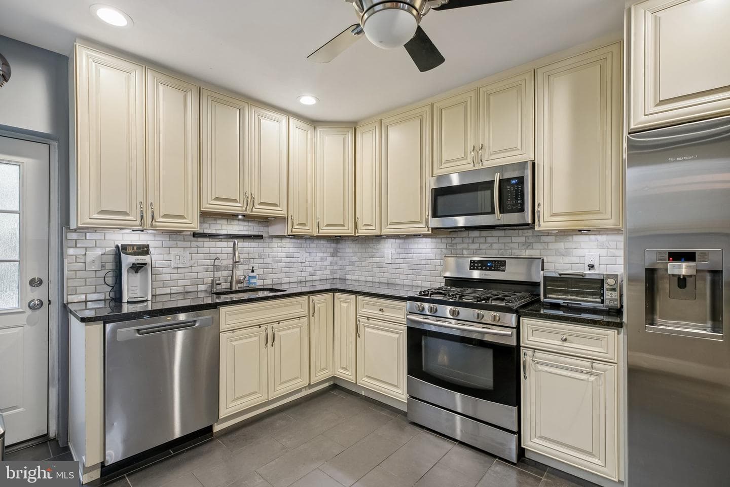 2021 Bainbridge Street photo 9