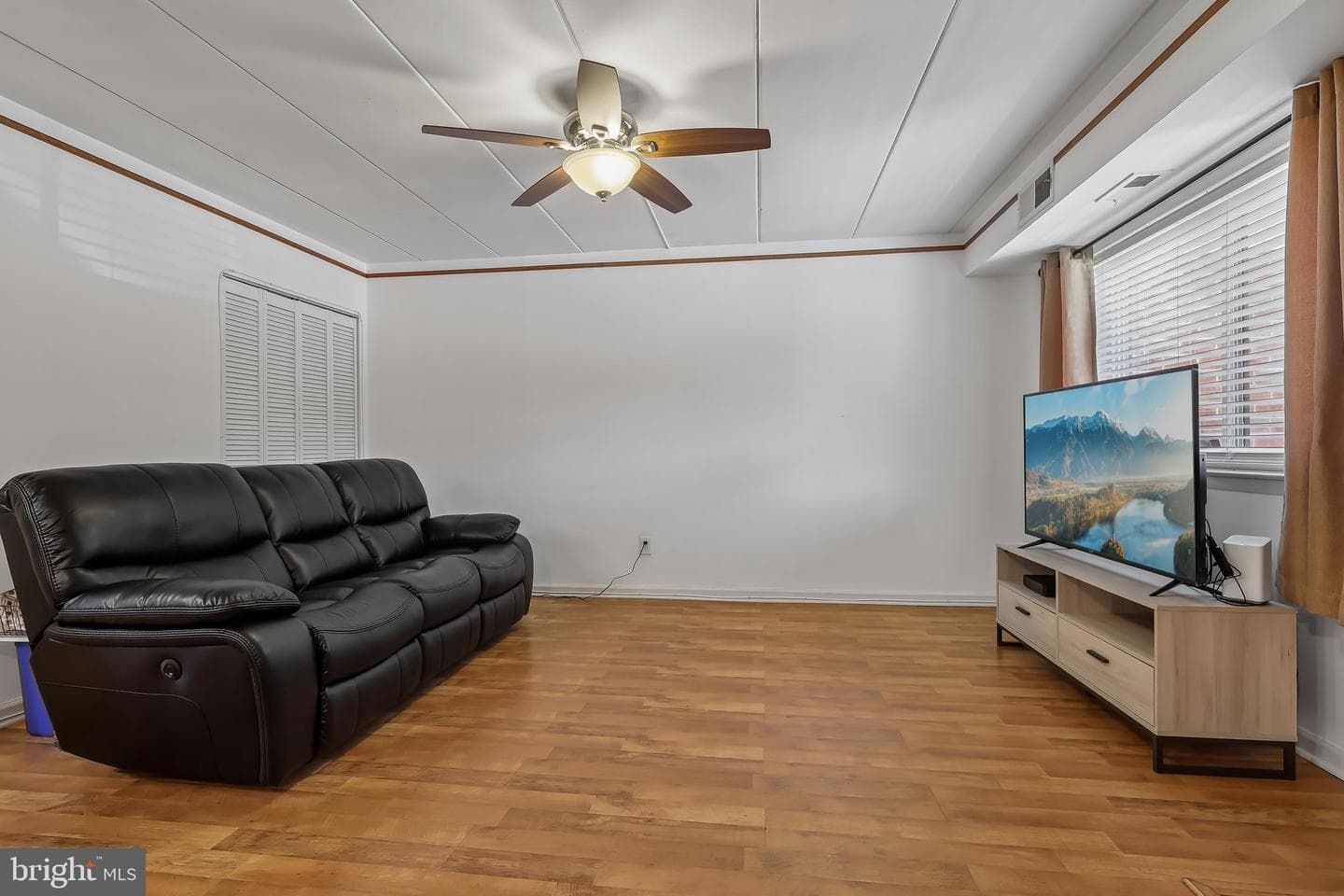 20102 Delaire Landing Road #102 photo 8