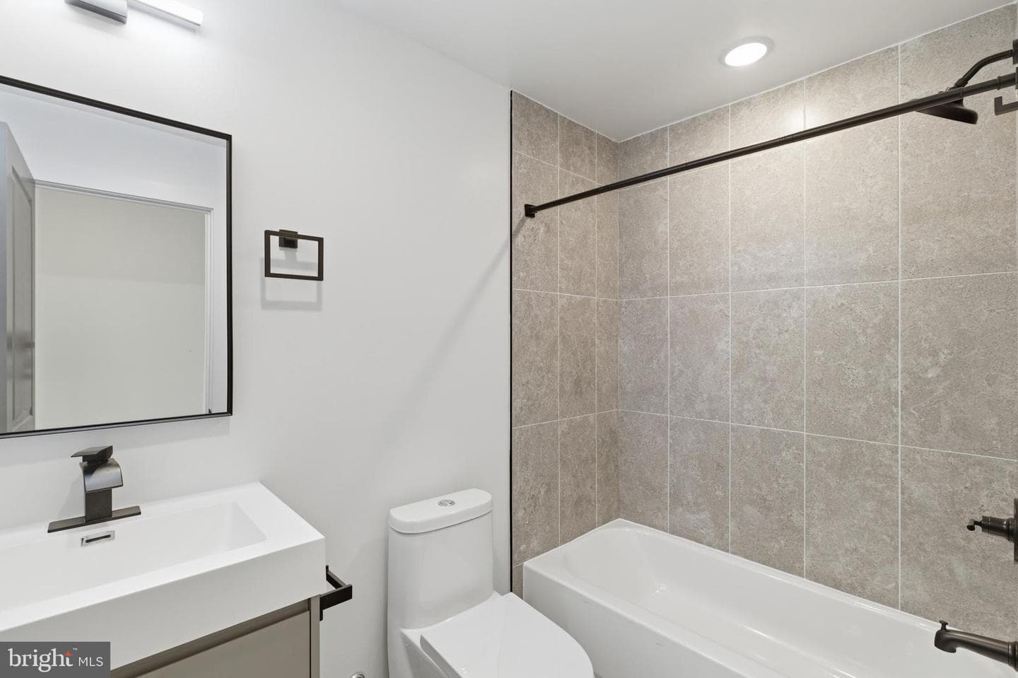 1032 W Orleans Street photo 20