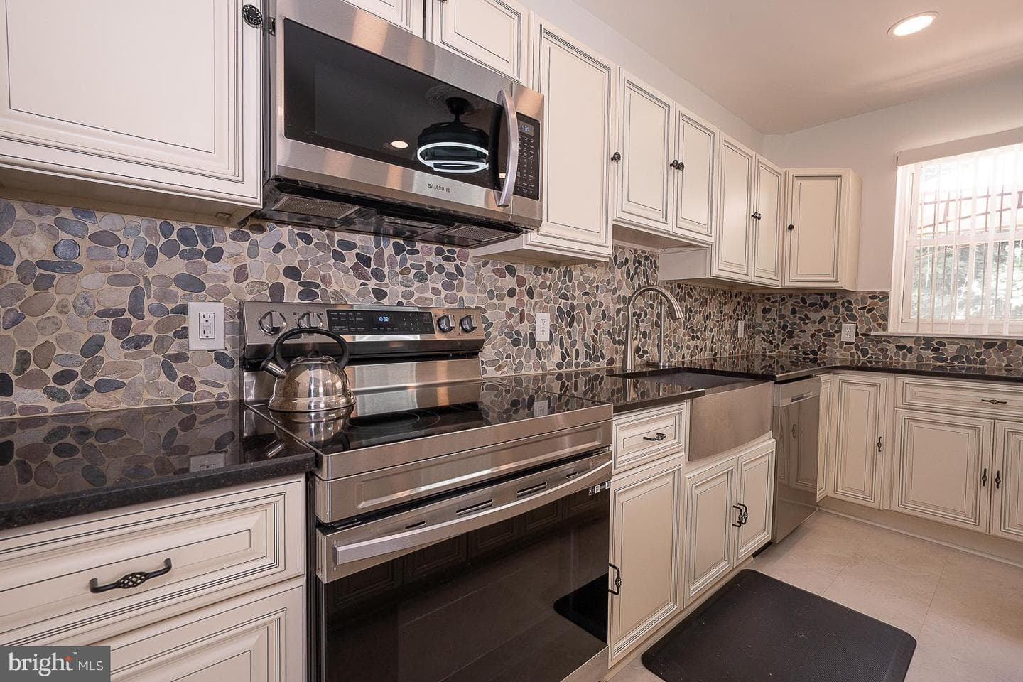 5652 Mcmahon Street photo 9